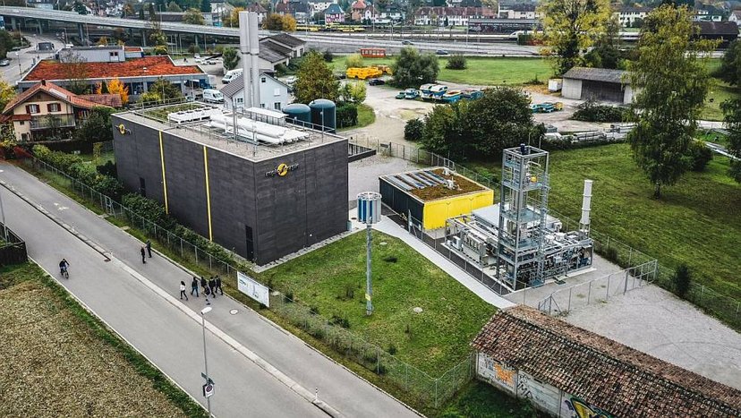 Blick aus der Vogelperspektive: Rechts die Store & Go-Anlage, links das Hybridwerk.