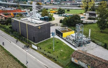 Blick aus der Vogelperspektive: Rechts die Store & Go-Anlage, links das Hybridwerk.