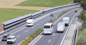 Die PV-Anlage an der A1 bei Safenwil AG (Bild: IG Solar) - zum Vergrössern Bild anklicken